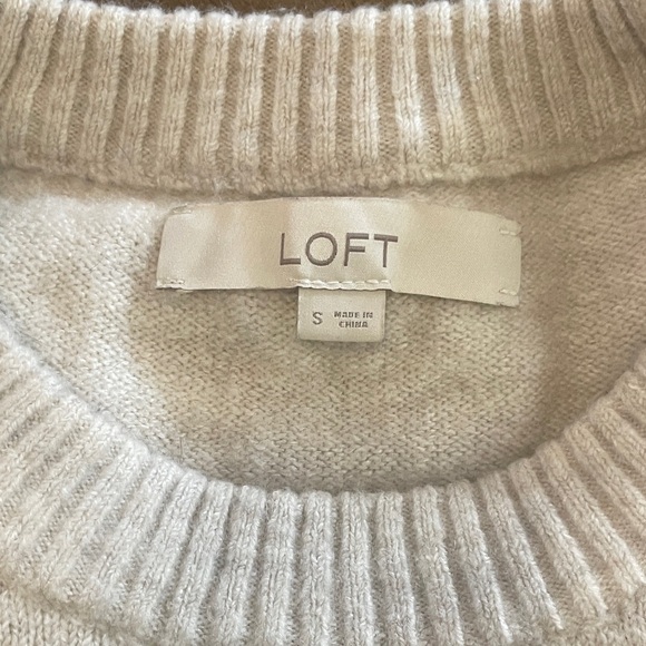 LOFT Cream Sweater with Holiday Bow Design, Women’s size S - Picture 4 of 5